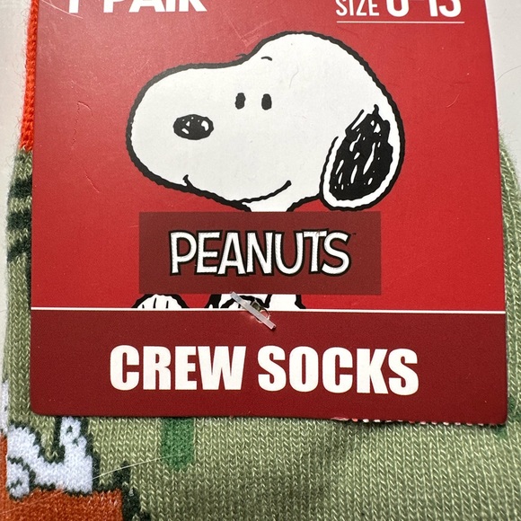 Peanuts Snoopy Green Themed Crew Socks, 1pair, Adults 9-13 Unisex - Picture 3 of 4
